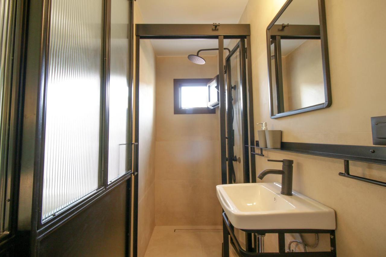 Onos - 2 Bedroom 2 Bathroom Penthouse With Terrace In Old Town Kalamata Ngoại thất bức ảnh