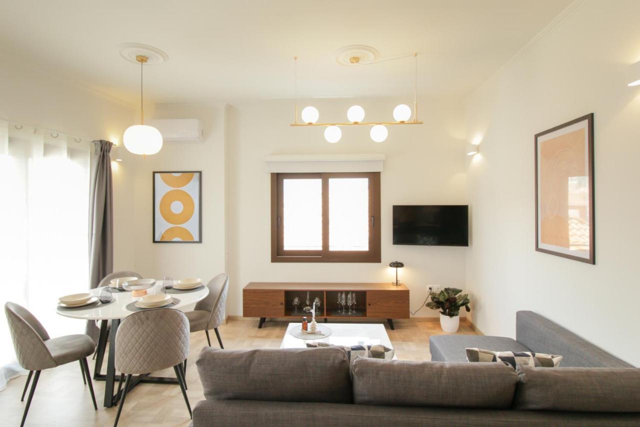 Onos - 2 Bedroom 2 Bathroom Penthouse With Terrace In Old Town Kalamata Ngoại thất bức ảnh